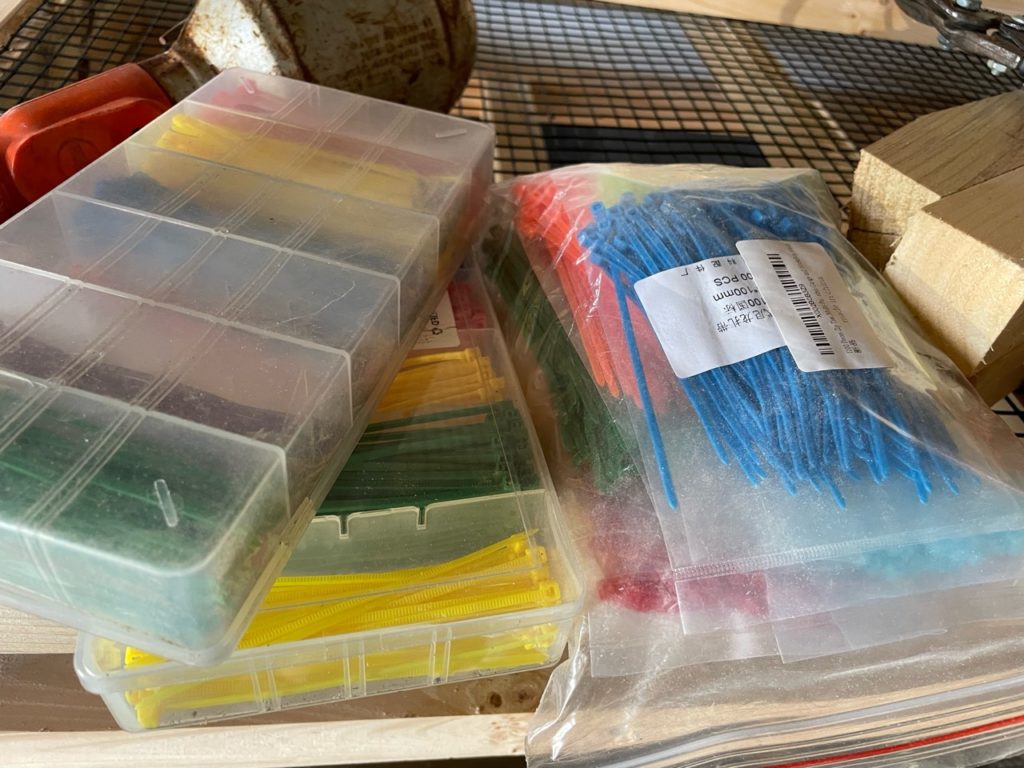 colored zip ties to keep chick bands breeds organized